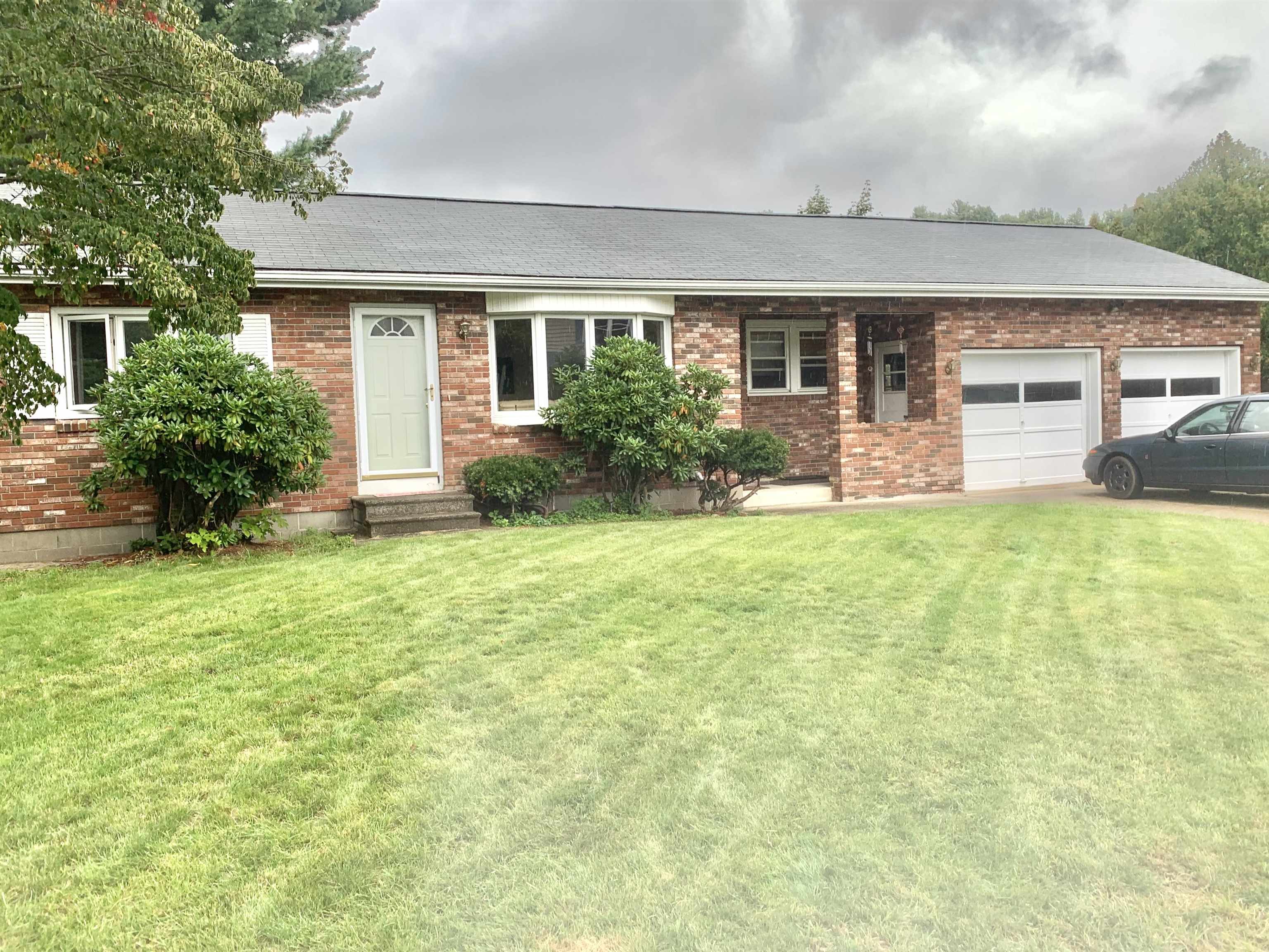 39 Raleigh Drive Nashua, NH 03062 - Photo 2 of 34