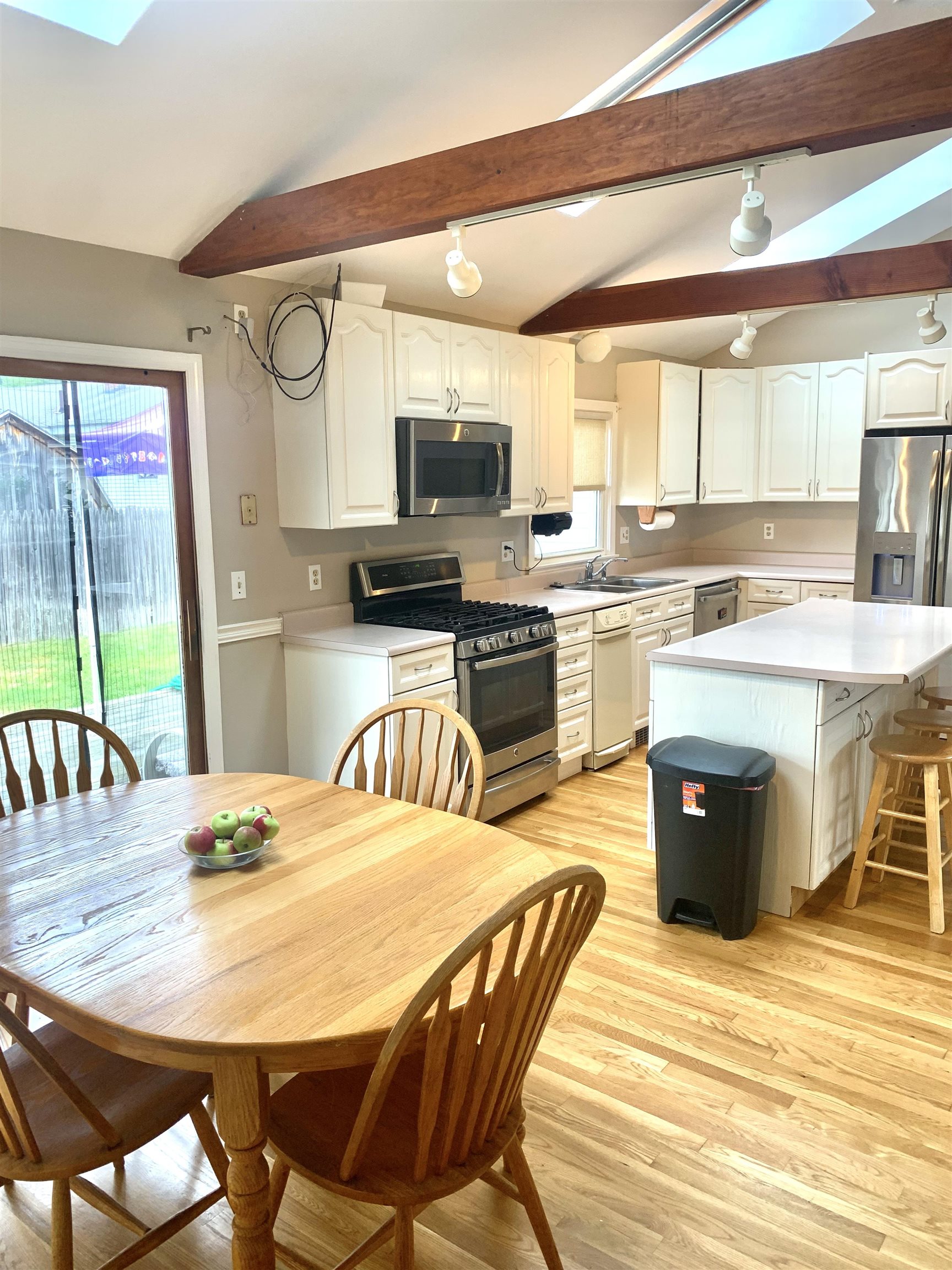 39 Raleigh Drive Nashua, NH 03062 - Photo 5 of 34