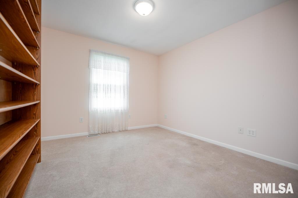 2425 Delaware Street Pekin, IL 61554 - Photo 37 of 48