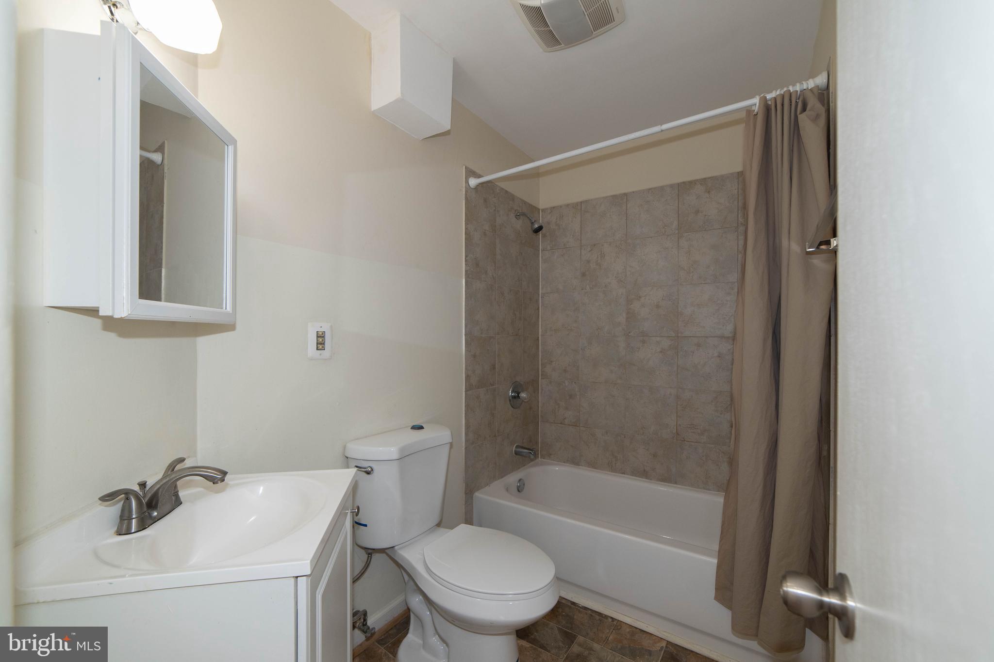 19215 Cardinal Heights Road Triangle, VA 22172 - Photo 8 of 15 Full Bath