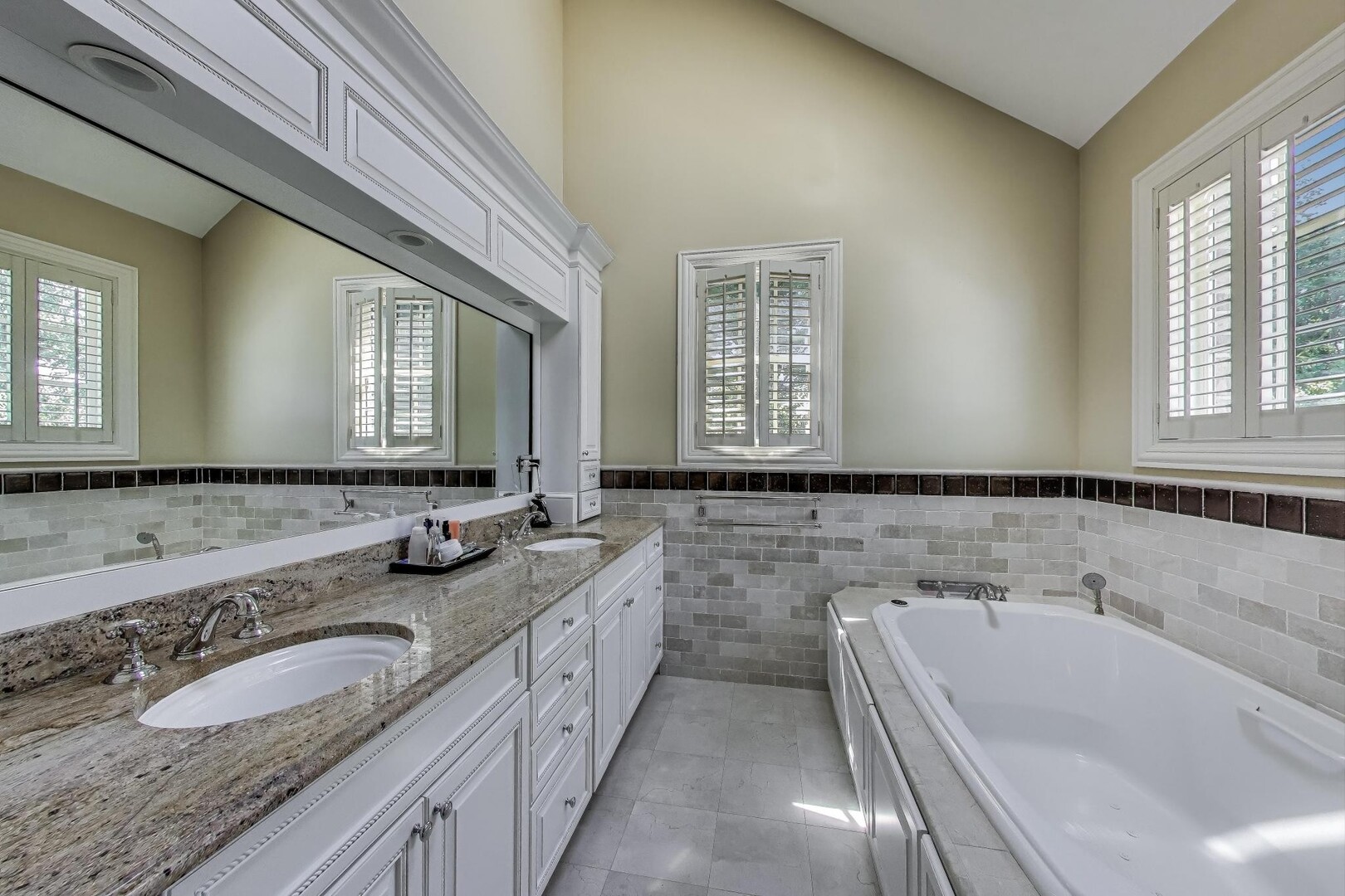 901 Pontiac Road Wilmette, IL 60091 - Photo 13 of 35 a bathroom with a granite countertop tub sink and mirror