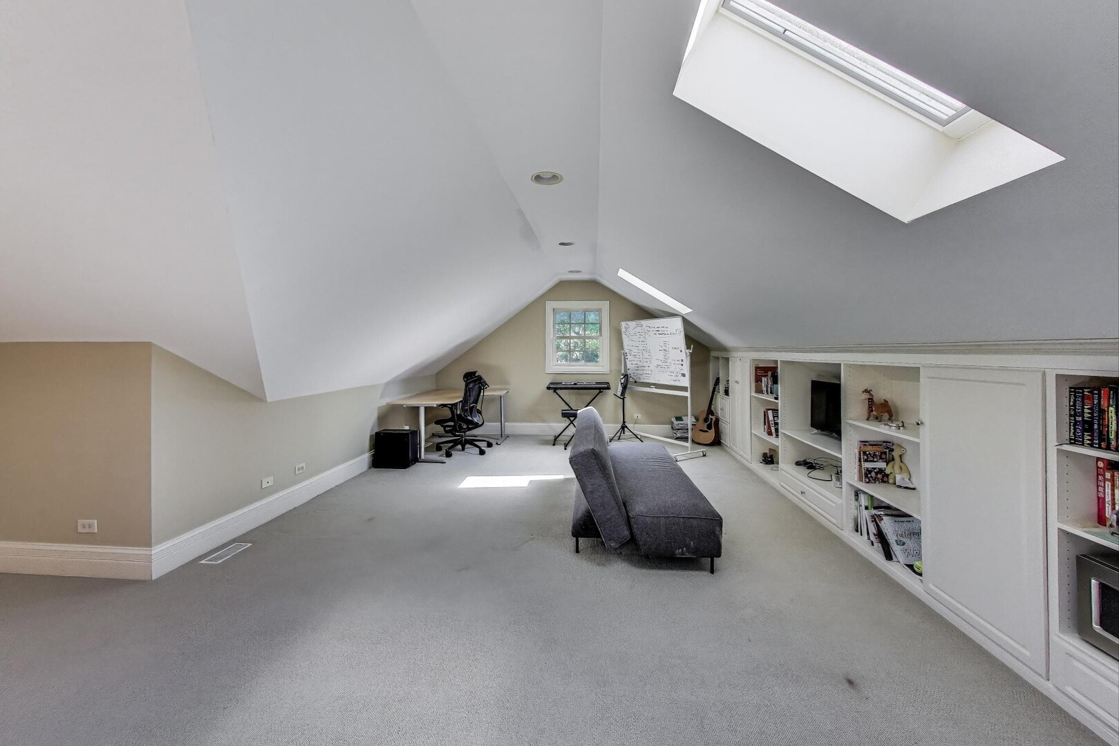 901 Pontiac Road Wilmette, IL 60091 - Photo 20 of 35 a living room with furniture and a flat screen tv