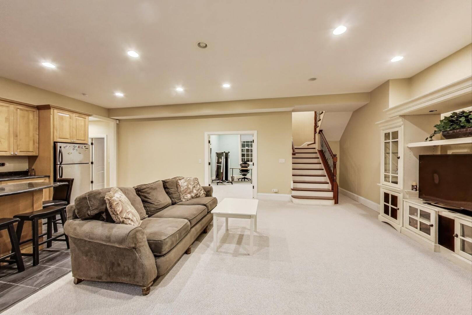 901 Pontiac Road Wilmette, IL 60091 - Photo 23 of 35 a living room with furniture and a flat screen tv