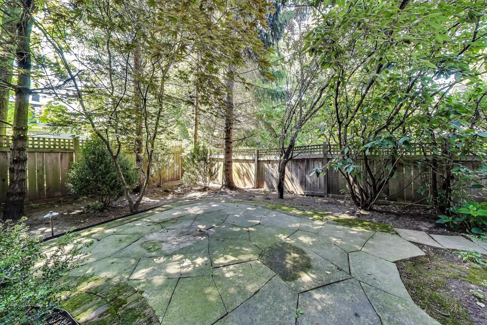 901 Pontiac Road Wilmette, IL 60091 - Photo 31 of 35 a backyard of a house with lots of green space