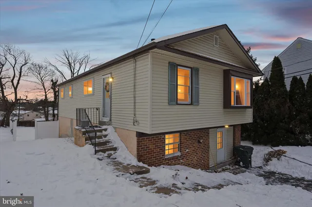 $309,999 | 1551 Fitzwatertown Road, Willow Grove, PA 19090