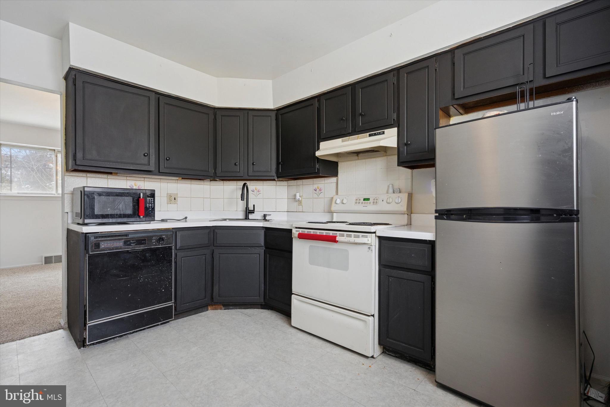 1551 Fitzwatertown Road Willow Grove, PA 19090 - Photo 3 of 25