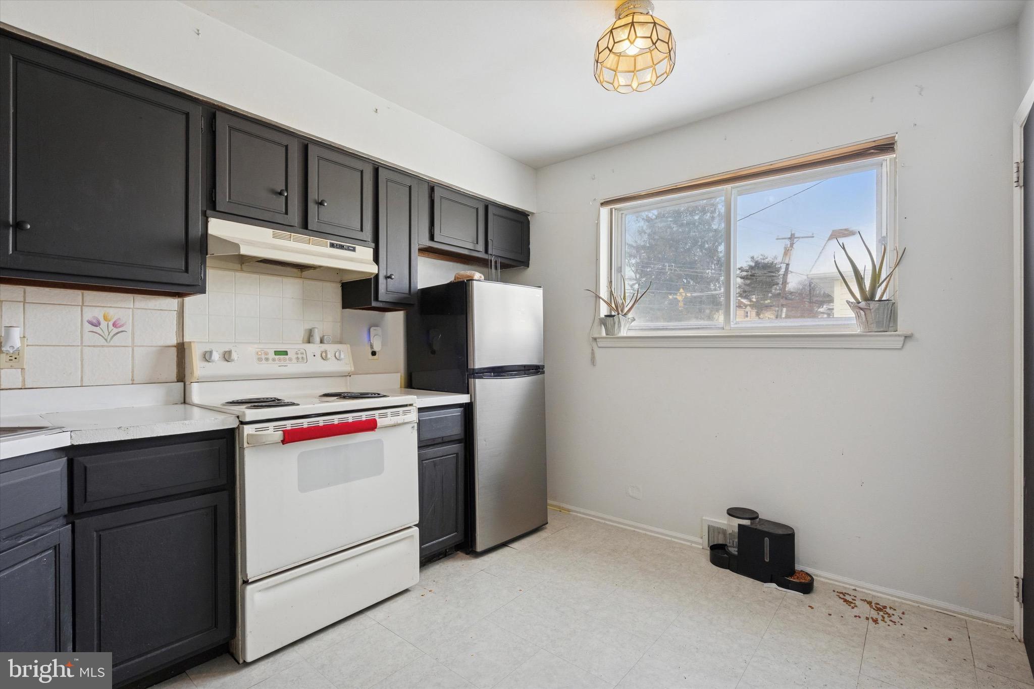 1551 Fitzwatertown Road Willow Grove, PA 19090 - Photo 4 of 25