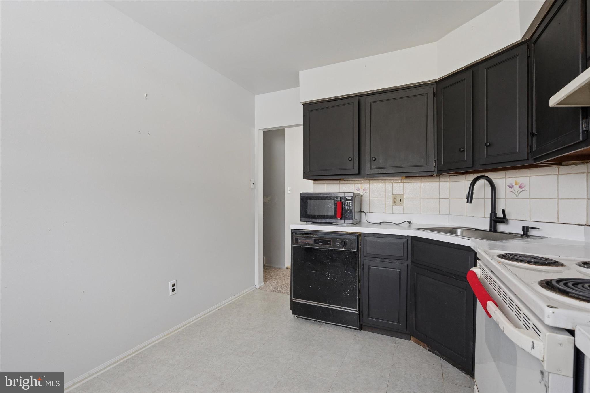 1551 Fitzwatertown Road Willow Grove, PA 19090 - Photo 5 of 25