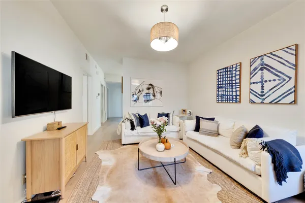 $2,600 | 2216 San Gabriel Street, Unit 204, Austin, TX 78705