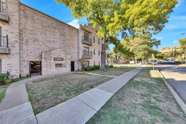 $2,600 | 2216 San Gabriel Street, Unit 204, Austin, TX 78705