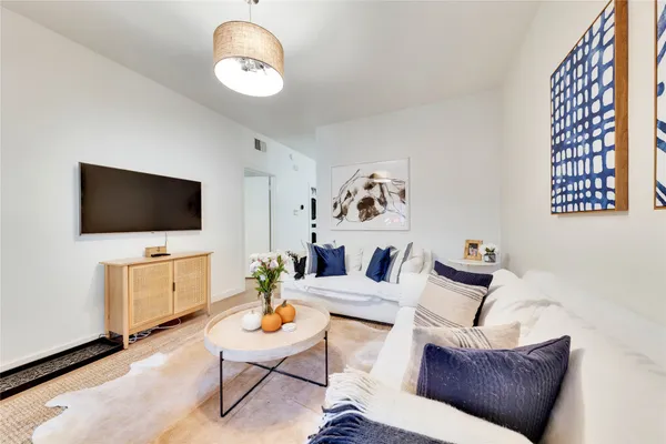 $2,600 | 2216 San Gabriel Street, Unit 204, Austin, TX 78705