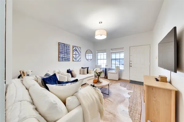 $2,600 | 2216 San Gabriel Street, Unit 204, Austin, TX 78705