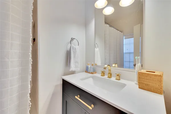 $2,600 | 2216 San Gabriel Street, Unit 204, Austin, TX 78705