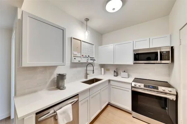 $2,600 | 2216 San Gabriel Street, Unit 204, Austin, TX 78705