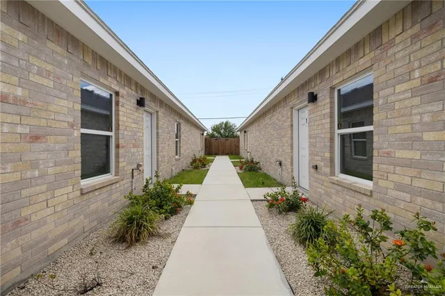 a view of a pathway with house on both side