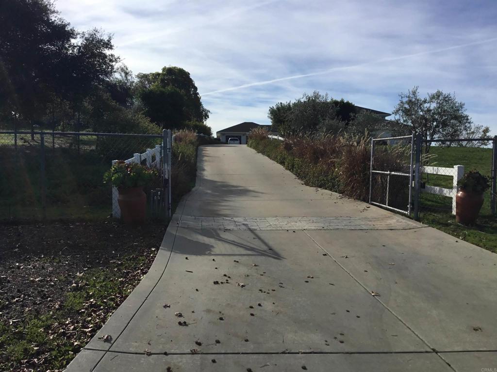 622 Rancho Del Cerro Fallbrook, CA 92028 - Photo 2 of 58 a view of outdoor space and yard