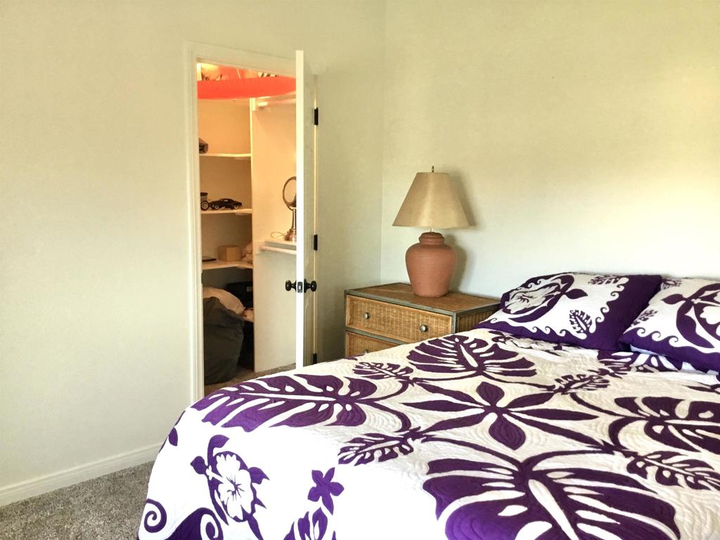 622 Rancho Del Cerro Fallbrook, CA 92028 - Photo 21 of 58 a bedroom with a bed and a lamp