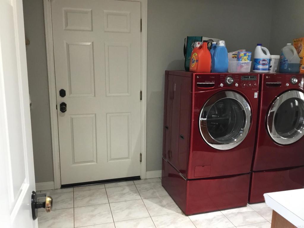 622 Rancho Del Cerro Fallbrook, CA 92028 - Photo 28 of 58 a utility room with dryer and washer