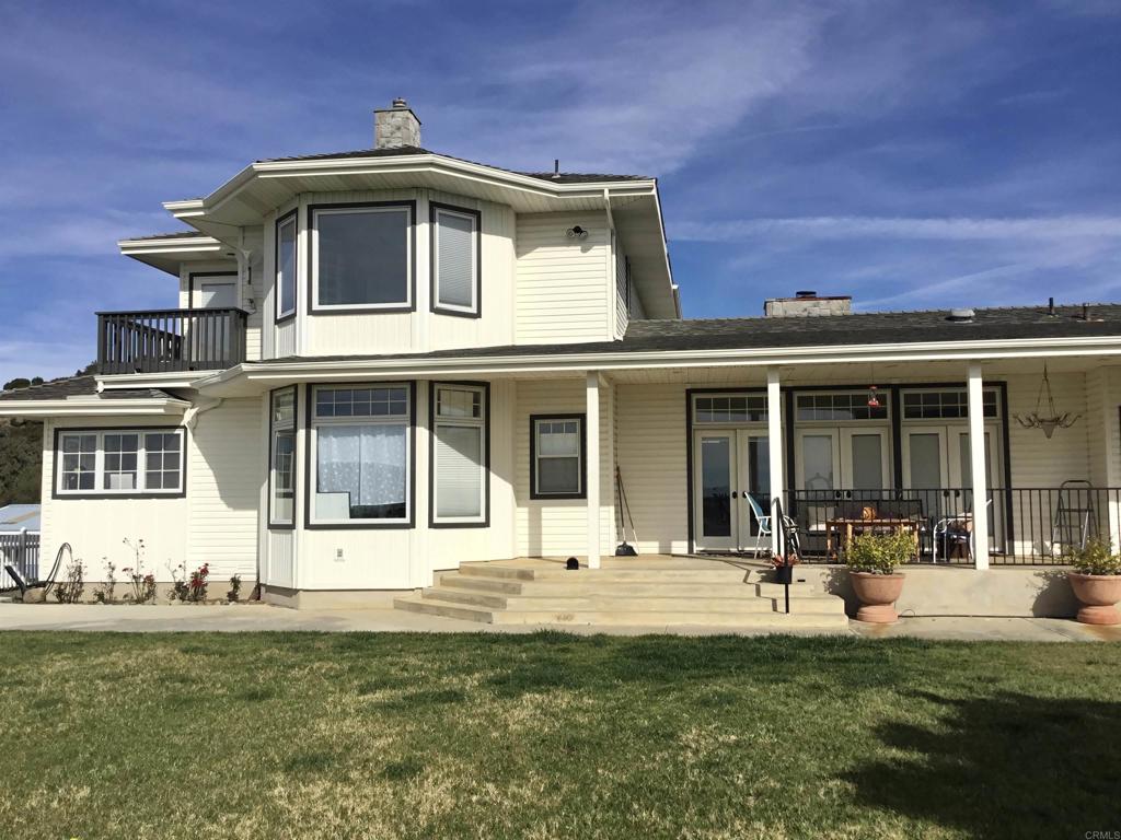 622 Rancho Del Cerro Fallbrook, CA 92028 - Photo 32 of 58 a front view of a house with a yard