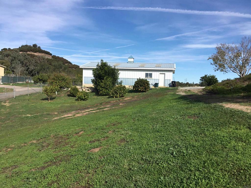 622 Rancho Del Cerro Fallbrook, CA 92028 - Photo 43 of 58 a view of a big yard with plants and a large tree