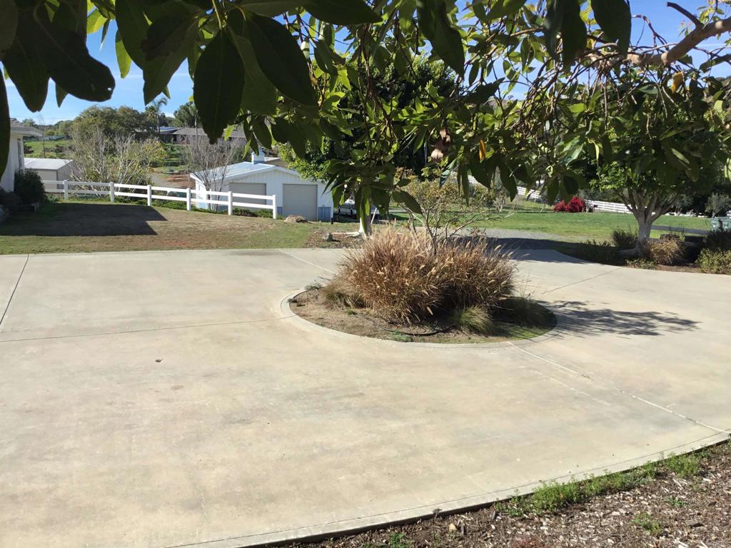 622 Rancho Del Cerro Fallbrook, CA 92028 - Photo 57 of 58 a view of a basket ball ground