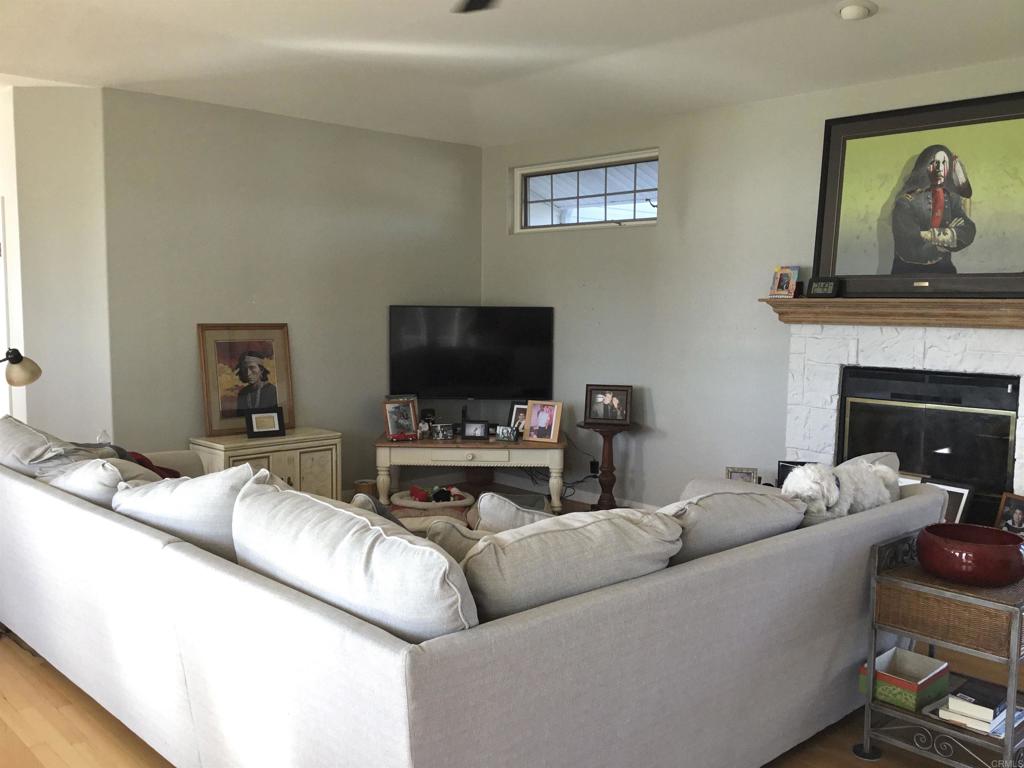 622 Rancho Del Cerro Fallbrook, CA 92028 - Photo 8 of 58 a living room with furniture and a flat screen tv