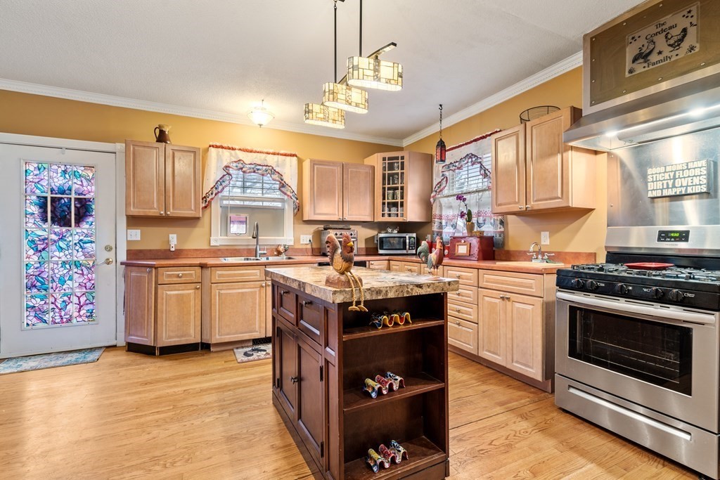 65 Fox Street West Springfield, MA 01089 - Photo 5 of 21 Gallery Image 5