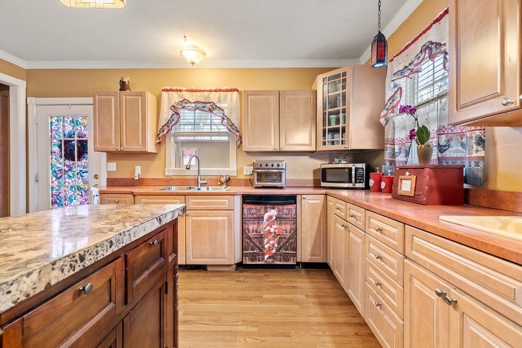 65 Fox Street West Springfield, MA 01089 - Photo 7 of 21 Gallery Image 7