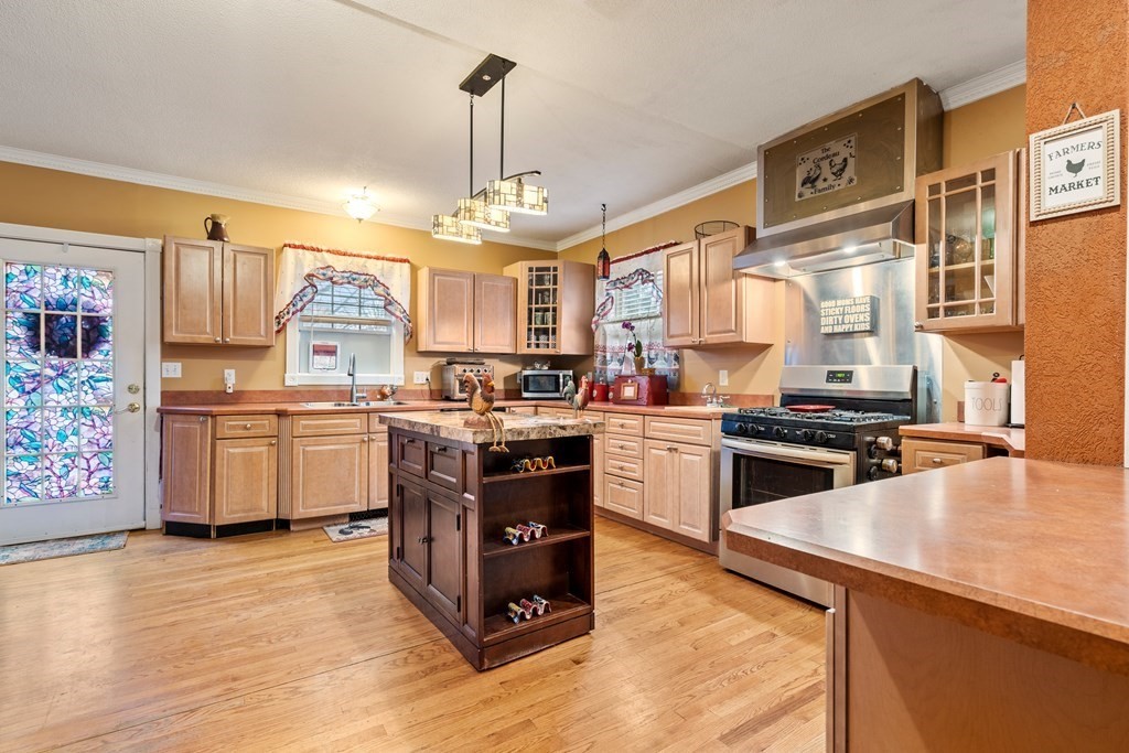 65 Fox Street West Springfield, MA 01089 - Photo 8 of 21 Gallery Image 8