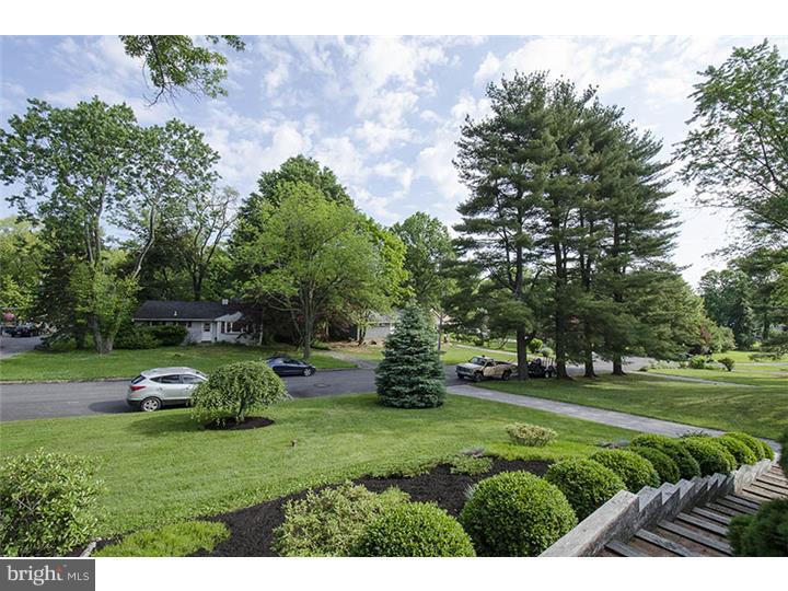 425 Meadowcroft Road Wayne, PA 19087 - Photo 3 of 14 Front Yard