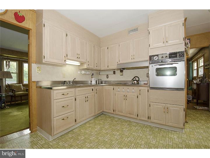 425 Meadowcroft Road Wayne, PA 19087 - Photo 6 of 14 Kitchen