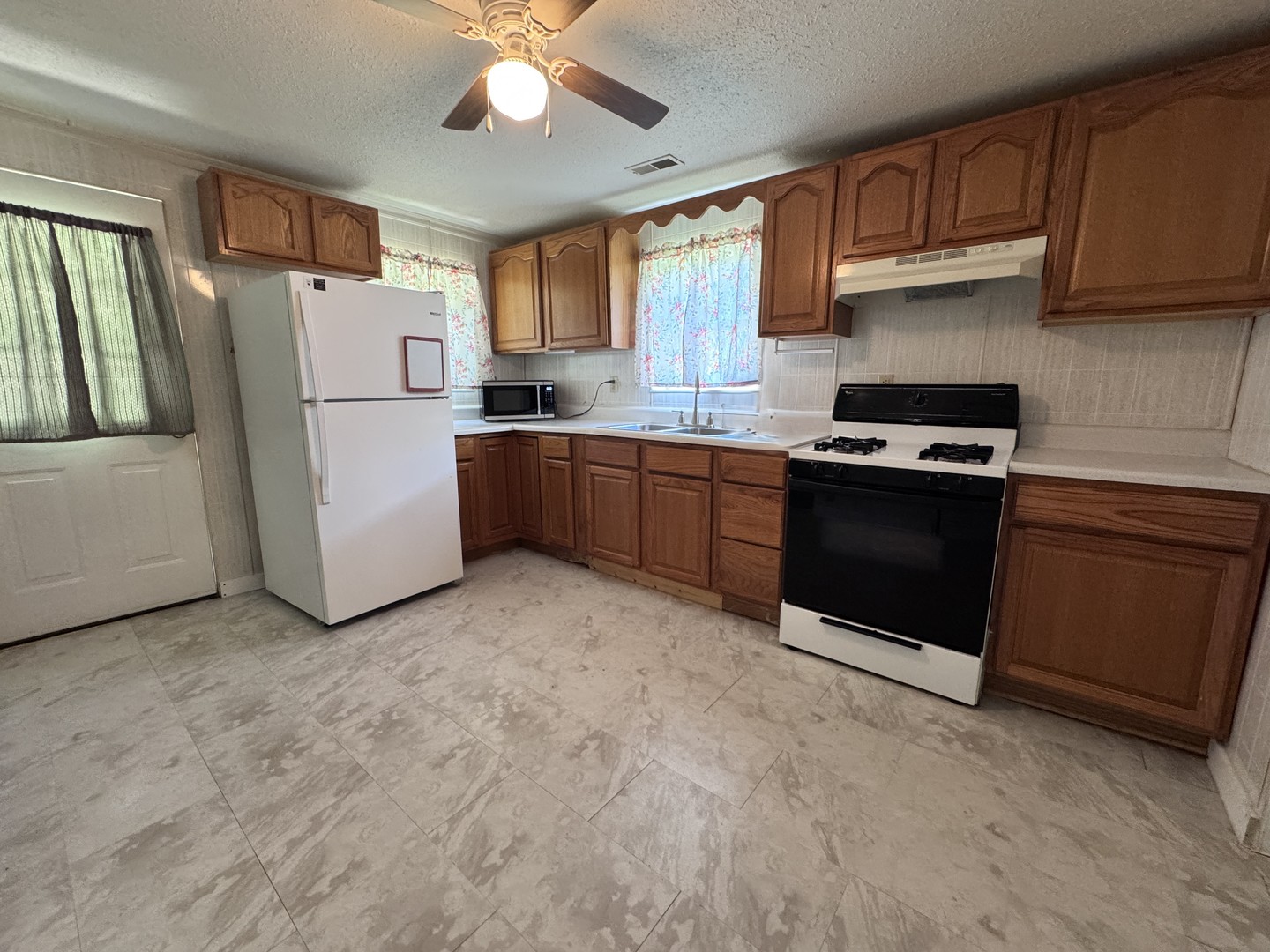 900 South Rotan Street Salem, IL 62881 - Photo 10 of 18