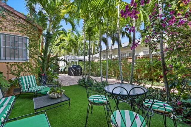 a view of a backyard with sitting area and furniture