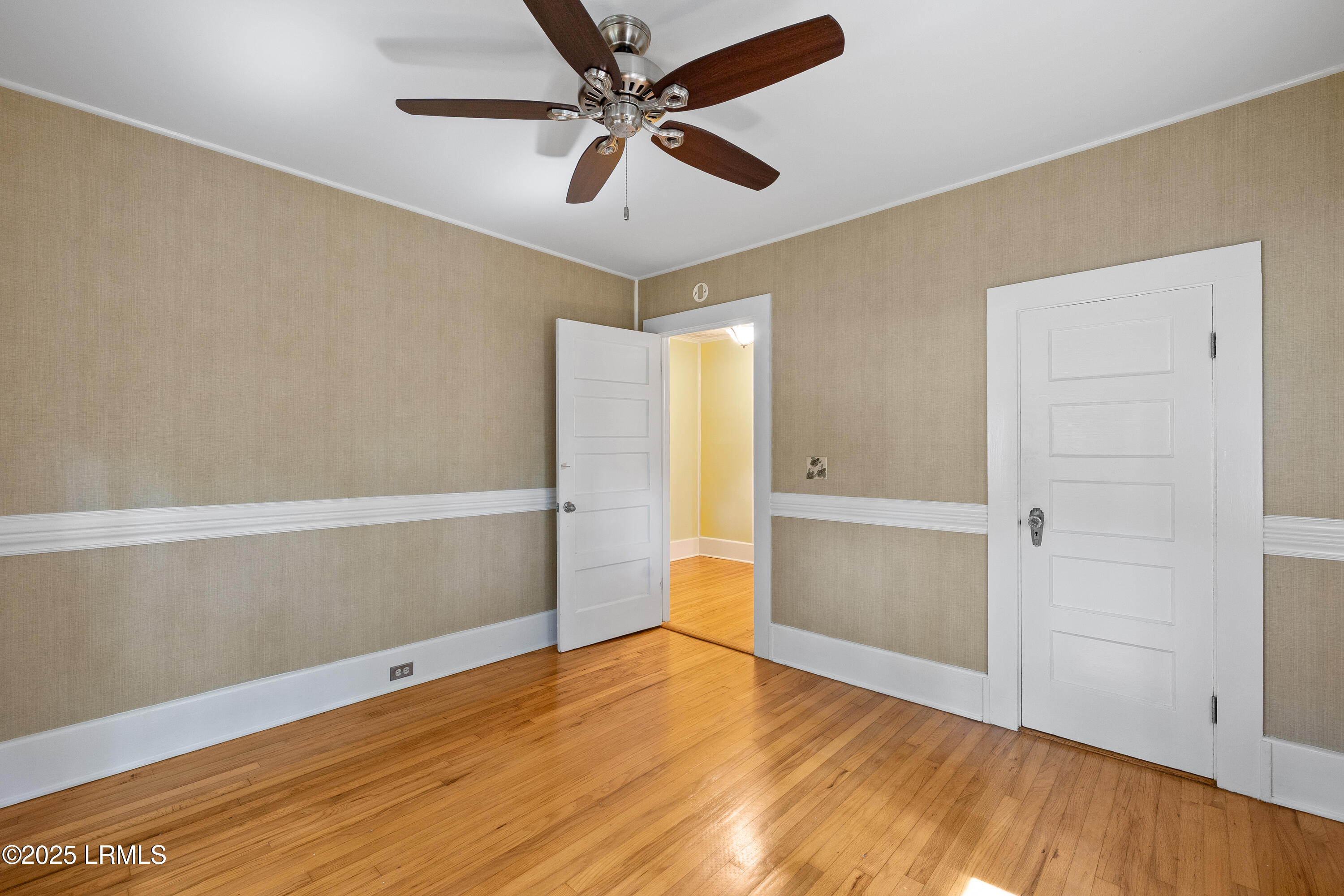 411 Heyward Street Beaufort, SC 29902 - Photo 22 of 44 Guest Bedroom