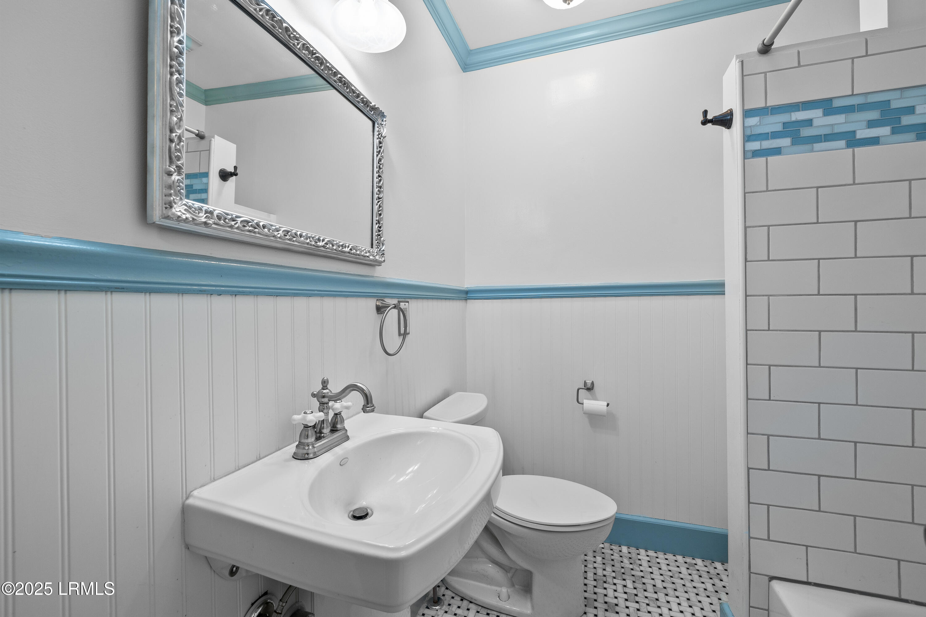 411 Heyward Street Beaufort, SC 29902 - Photo 23 of 44 Guest Bathroom