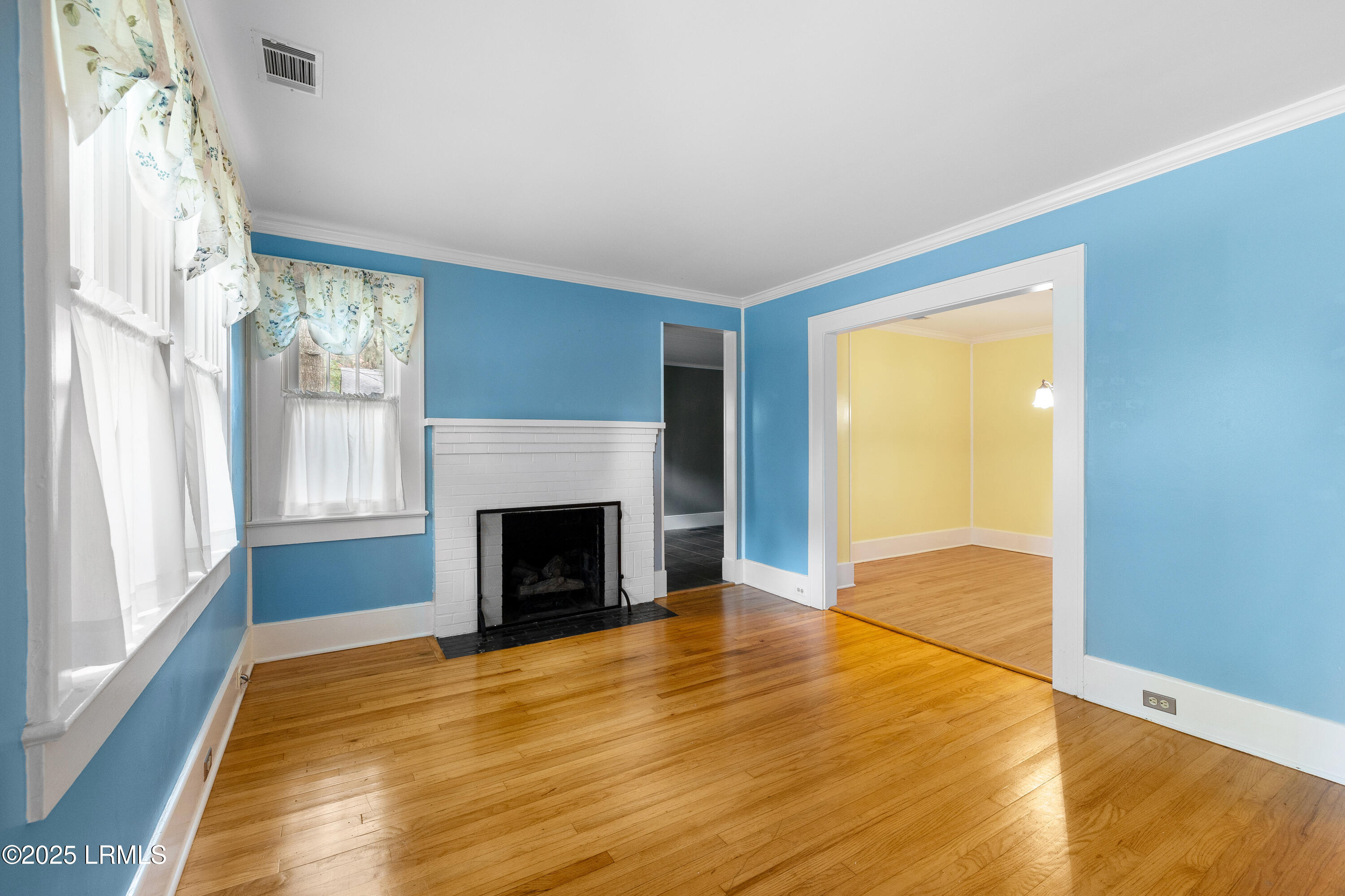 411 Heyward Street Beaufort, SC 29902 - Photo 4 of 44 Living Room
