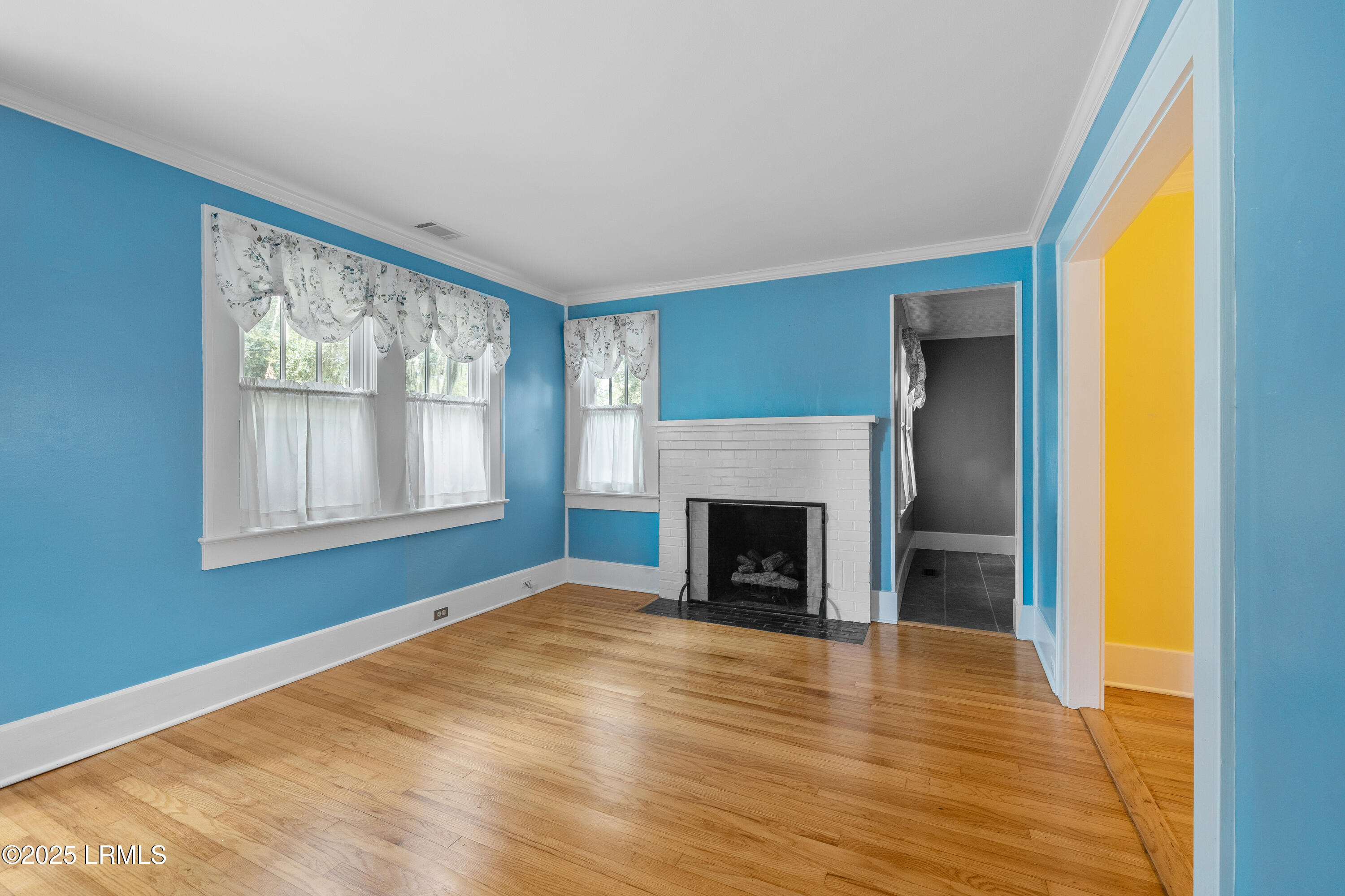 411 Heyward Street Beaufort, SC 29902 - Photo 5 of 44 Living Room