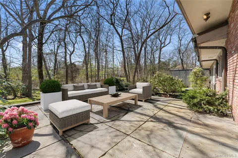 $2,995,000 | 98 Cushman Road, Scarsdale, NY 10583