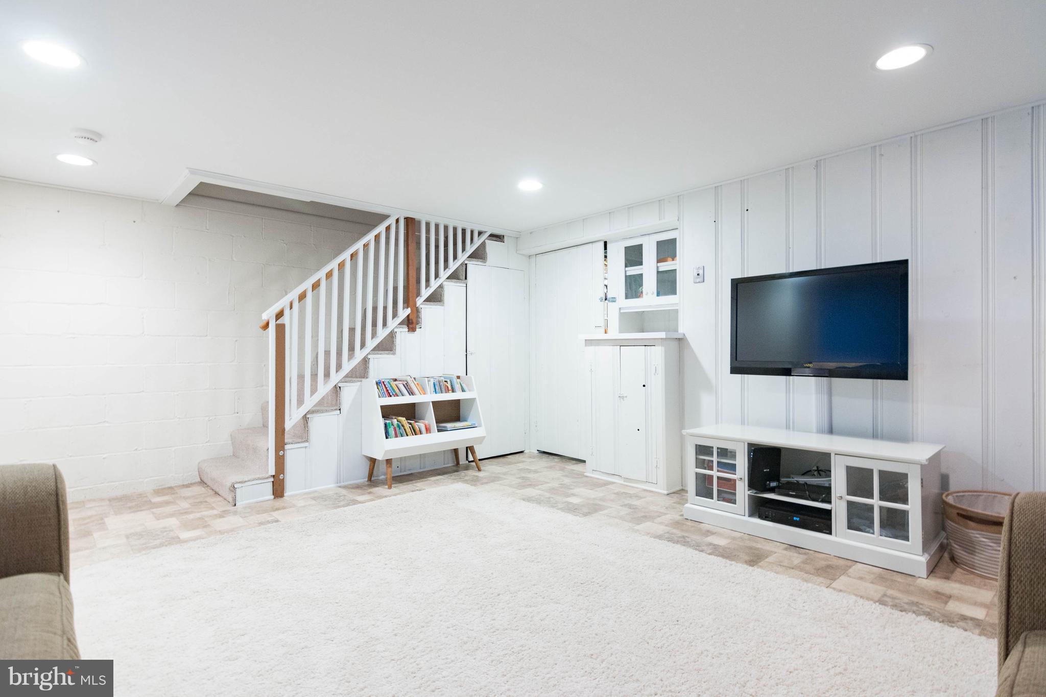 101 Hopkins Road Baltimore, MD 21212 - Photo 21 of 30 Family Room