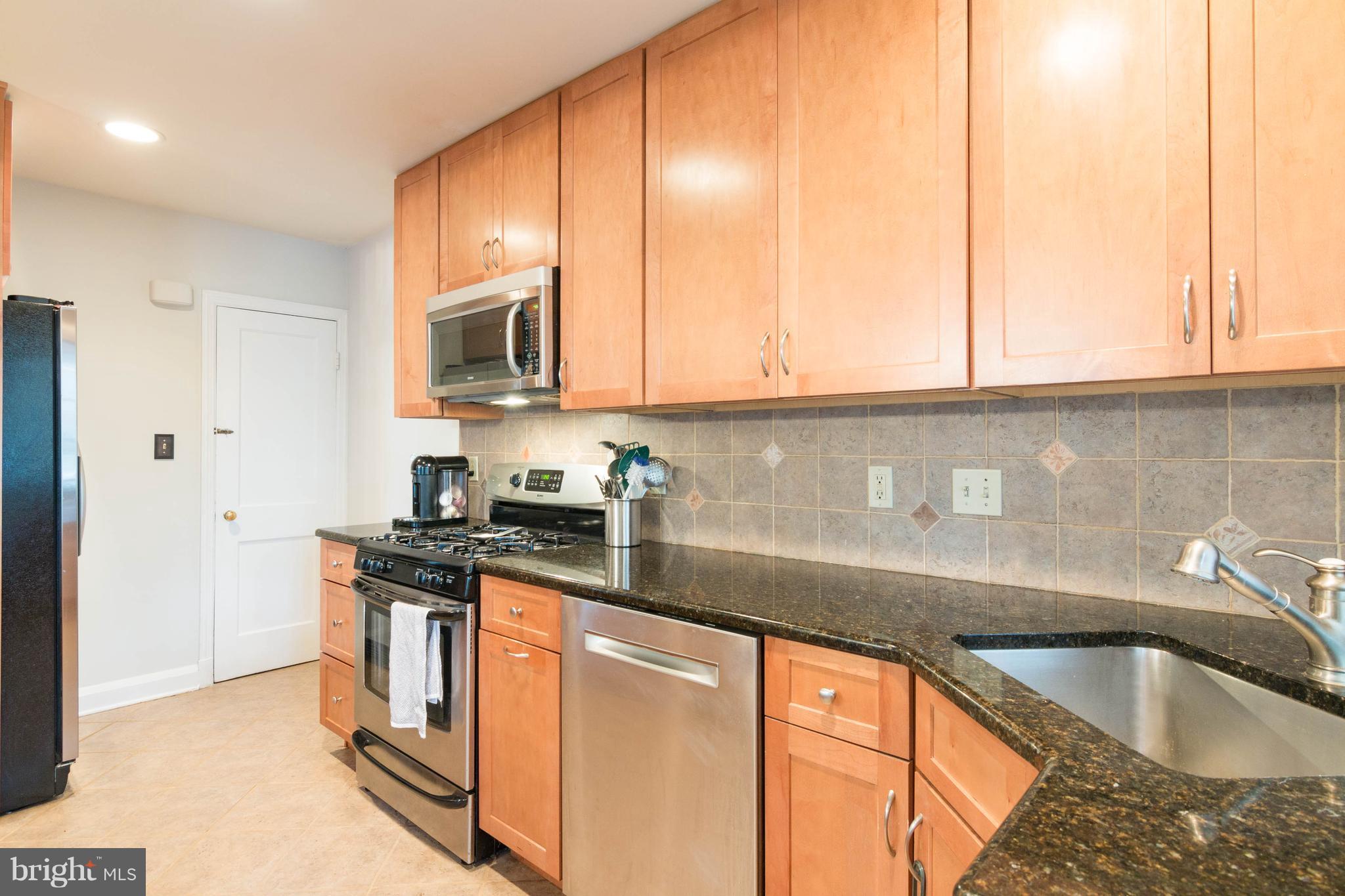 101 Hopkins Road Baltimore, MD 21212 - Photo 5 of 30 Stainless steel appliances