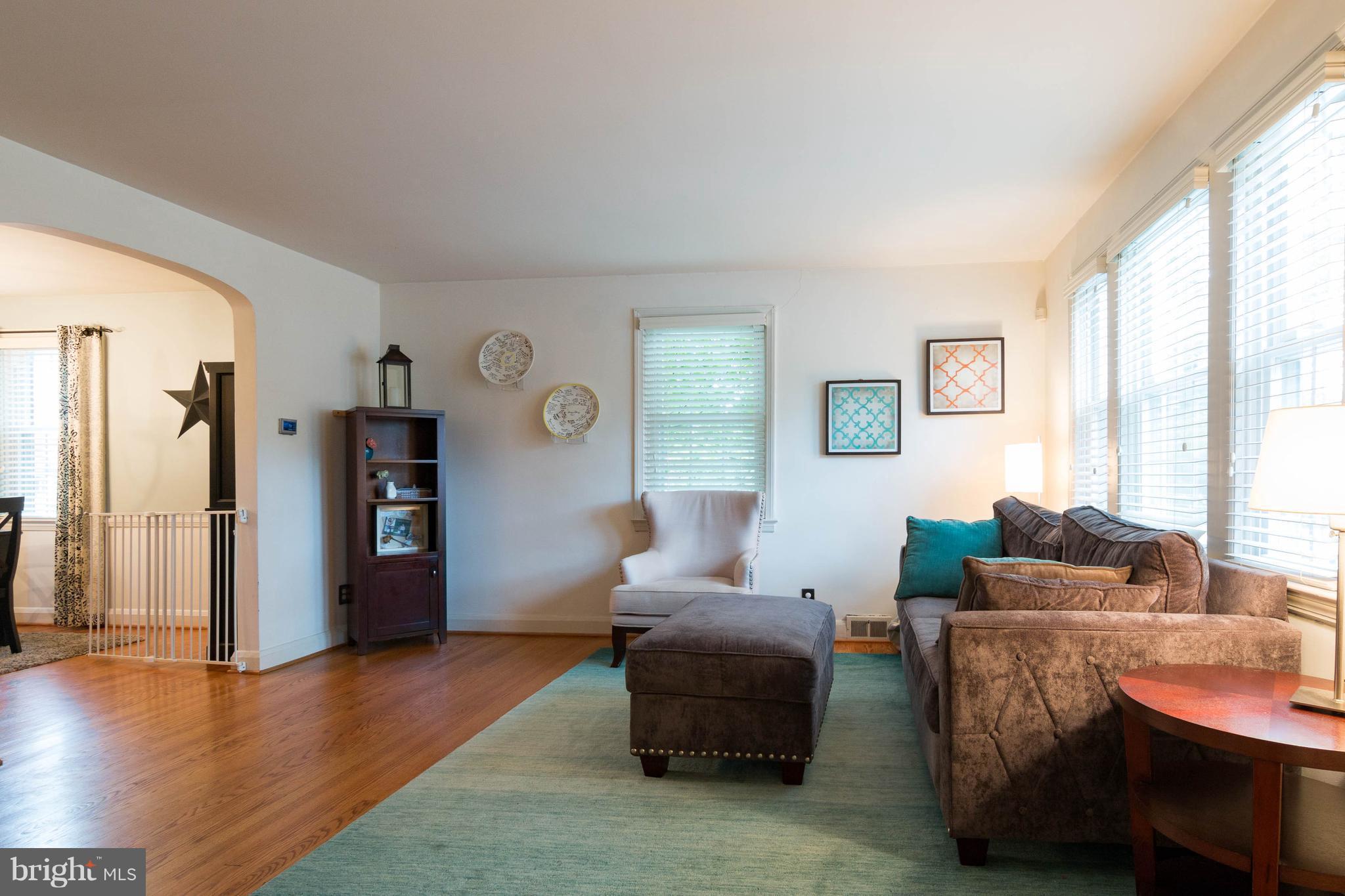 101 Hopkins Road Baltimore, MD 21212 - Photo 10 of 30 Lots of natural light!