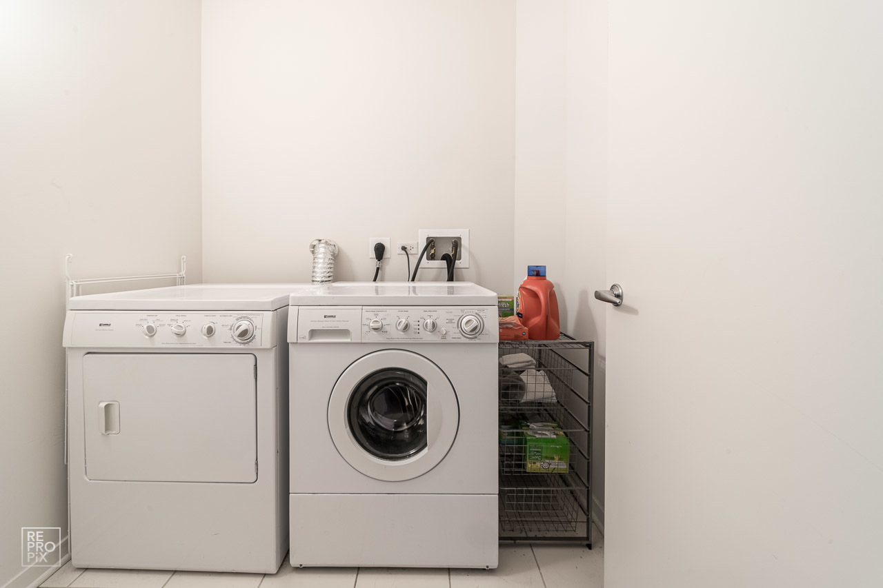 807 Davis Street, Unit 1007 Evanston, IL 60201 - Photo 14 of 14 a utility room with dryer and washer
