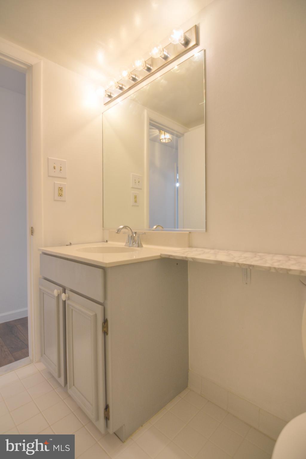 18905 Smoothstone Way, Unit I3 Gaithersburg, MD 20886 - Photo 23 of 32 a bathroom with a sink and a mirror