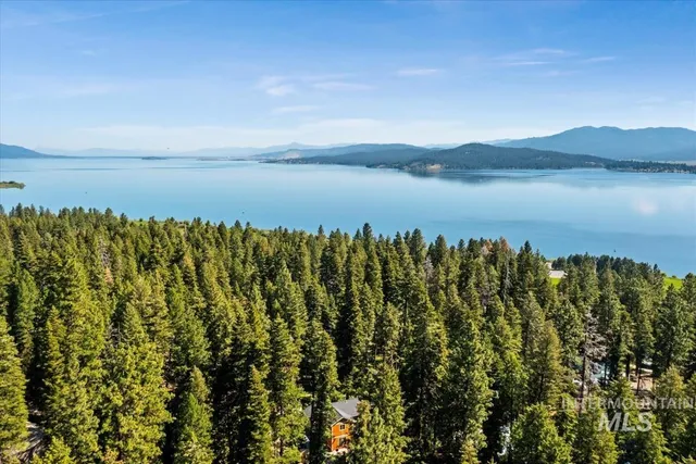 $700,000 | 23 Waterline, Cascade, ID 83611