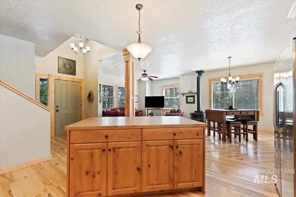 $700,000 | 23 Waterline, Cascade, ID 83611