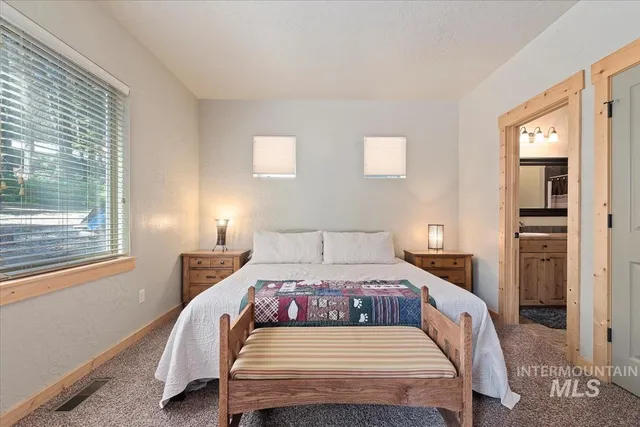 $700,000 | 23 Waterline, Cascade, ID 83611