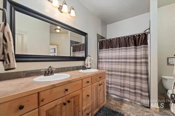 $700,000 | 23 Waterline, Cascade, ID 83611