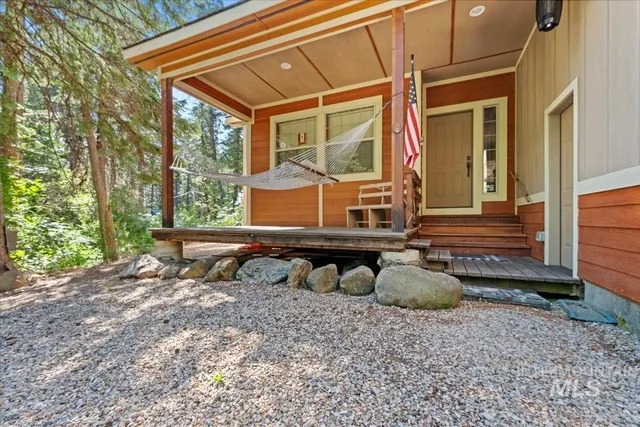 $700,000 | 23 Waterline, Cascade, ID 83611