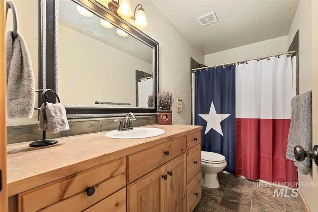 $700,000 | 23 Waterline, Cascade, ID 83611