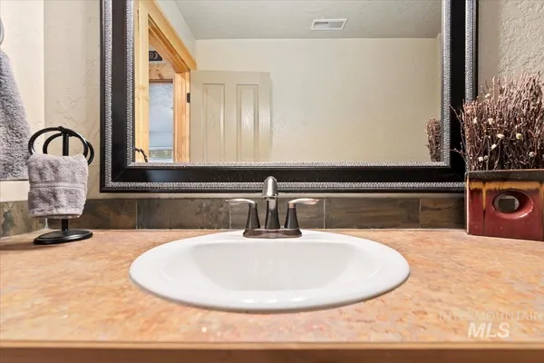 $700,000 | 23 Waterline, Cascade, ID 83611